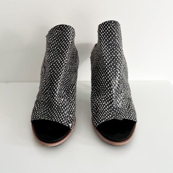 Balenciaga Glove Python Slingback Sandals - Picture 6 of 7